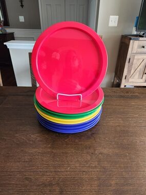 Vintage Bodum 10 Plastic Dinner  Plates 4 Blue, 2 Red, 2 Yellow And 2 Green